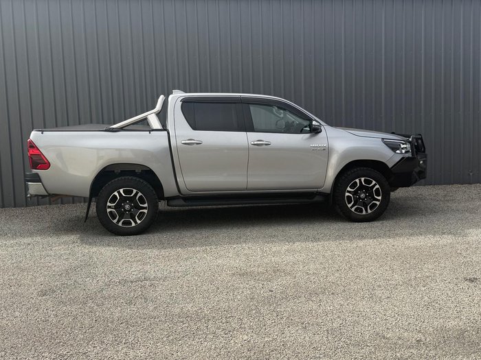 2023 Toyota Hilux SR5