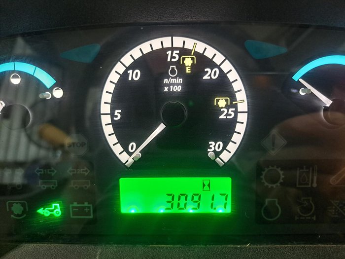 2015 John Deere 5093E Green