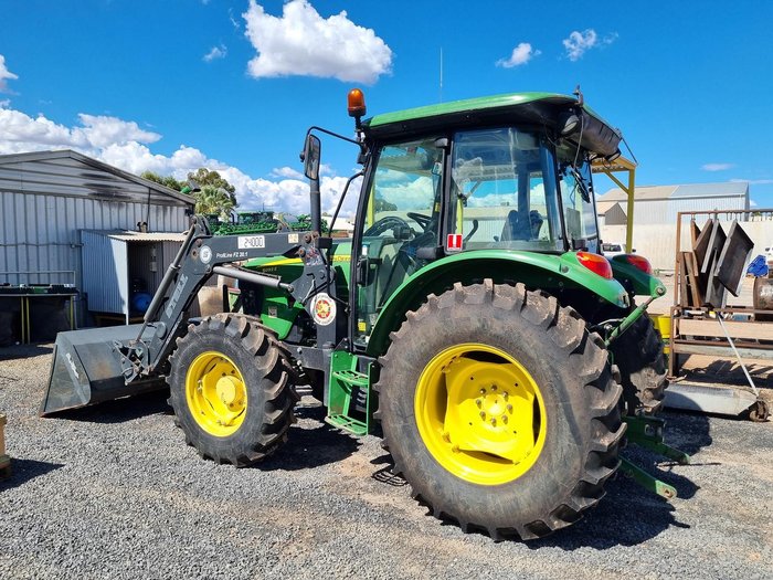 2015 John Deere 5093E Green