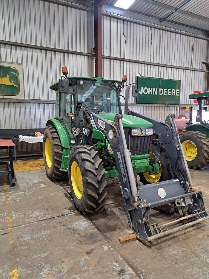 2015 John Deere 5093E Green