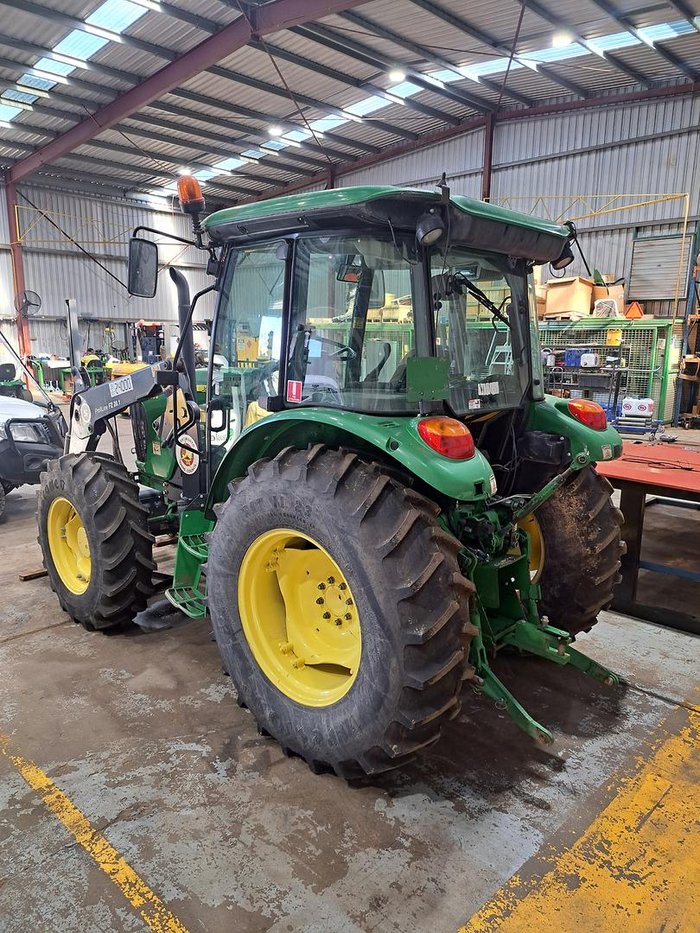 2015 John Deere 5093E Green
