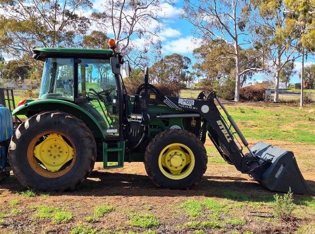 2015 John Deere 5093E Green