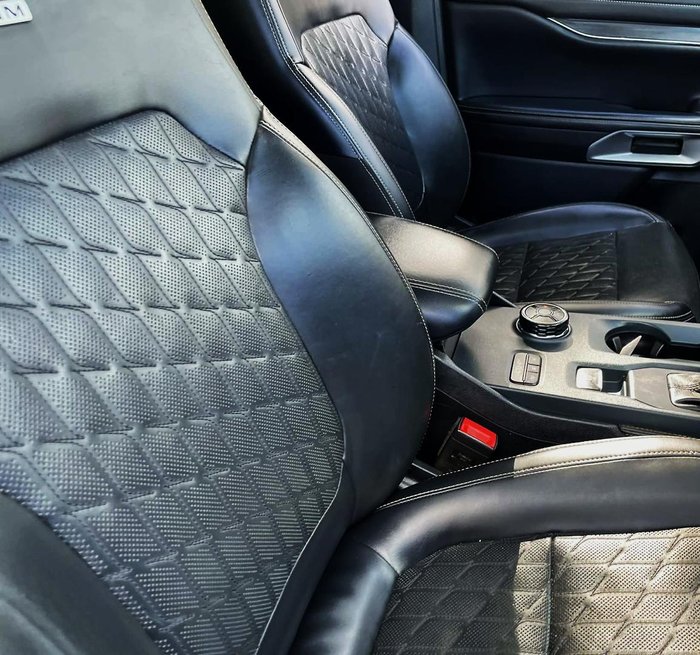 2023 Ford Everest Platinum