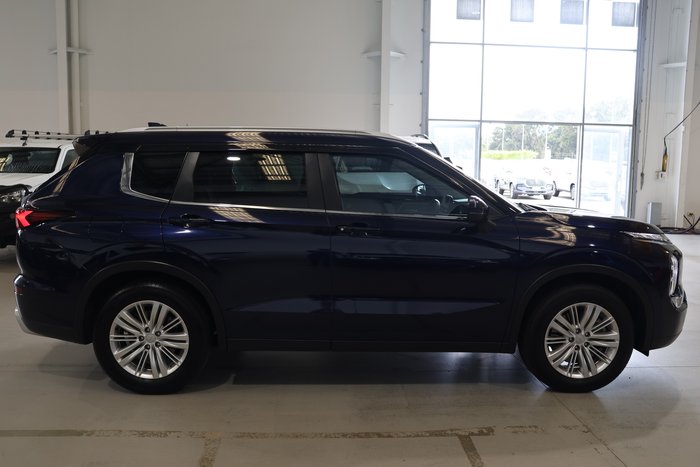 2022 Mitsubishi Outlander LS