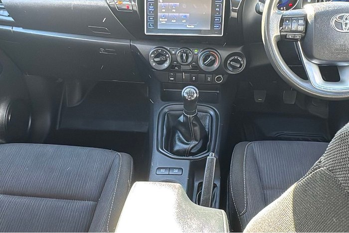 2019 Toyota Hilux SR