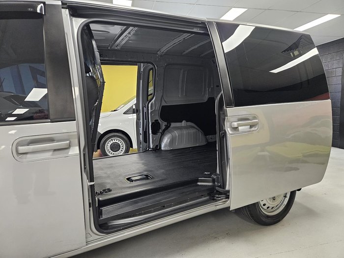 2021 Hyundai STARIA LOAD