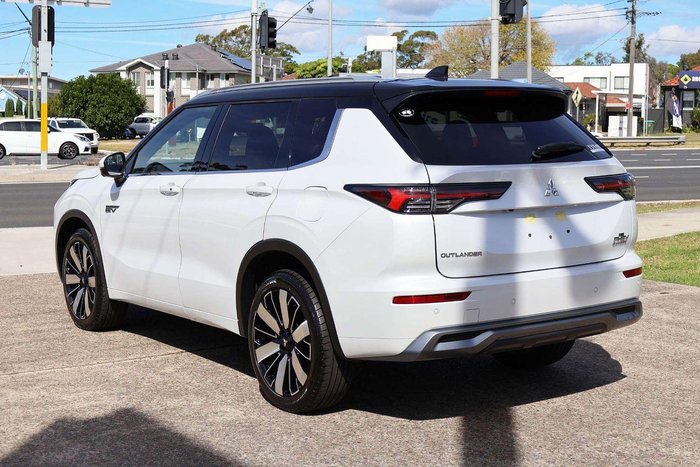 2025 Mitsubishi Outlander PHEV Exceed Tourer
