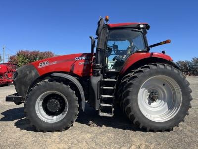 2020 CASE IH Magnum 250 Red