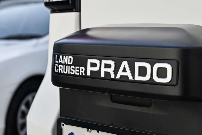 2023 Toyota Landcruiser Prado VX
