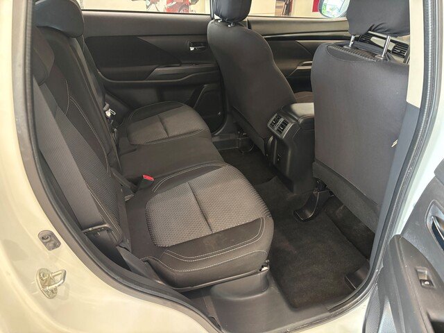 2019 MITSUBISHI OUTLANDER ES 7 SEAT (2WD)