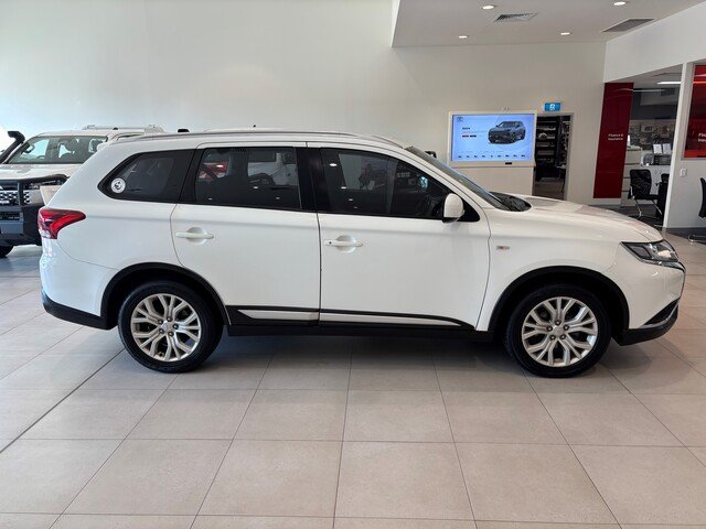 2019 MITSUBISHI OUTLANDER ES 7 SEAT (2WD)