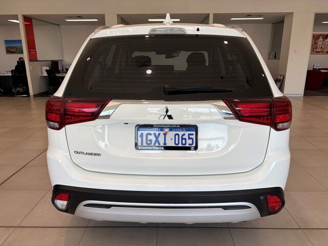 2019 MITSUBISHI OUTLANDER ES 7 SEAT (2WD)