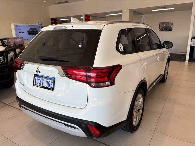 2019 MITSUBISHI OUTLANDER ES 7 SEAT (2WD)