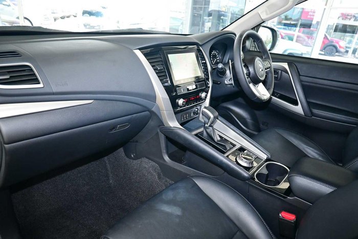 2025 Mitsubishi Pajero Sport GLS