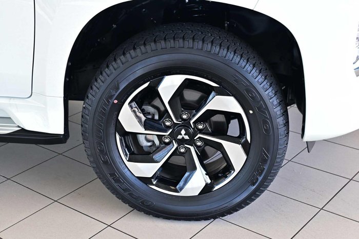 2025 Mitsubishi Pajero Sport GLS