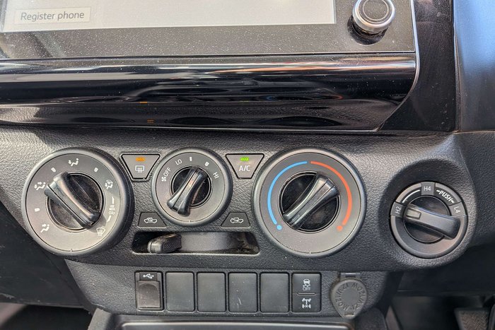 2020 Toyota Hilux SR