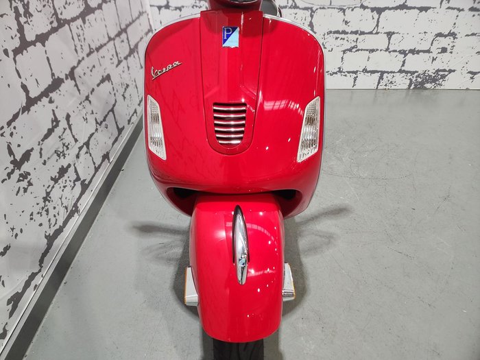2009 Vespa GTS 300 Super GTS Red