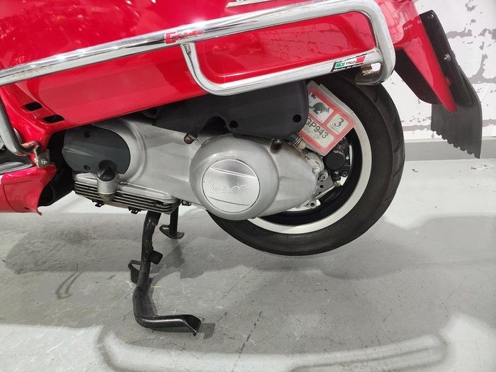 2009 Vespa GTS 300 Super GTS Red