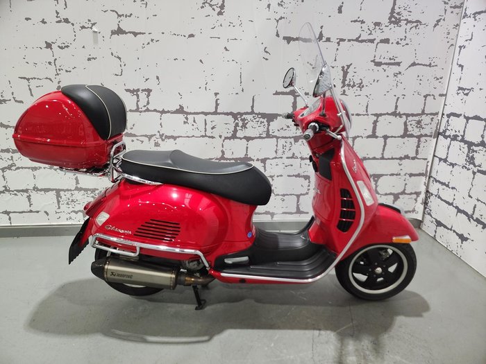 2009 Vespa GTS 300 Super GTS Red