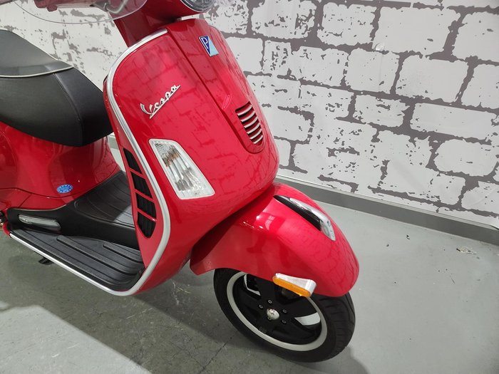2009 Vespa GTS 300 Super GTS Red
