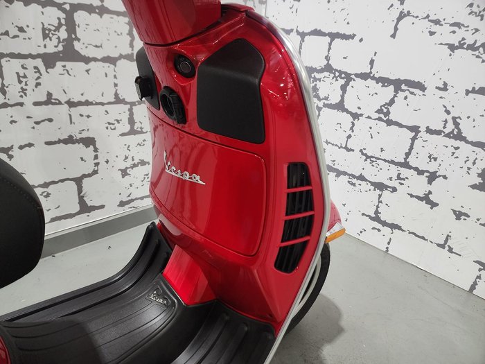 2009 Vespa GTS 300 Super GTS Red