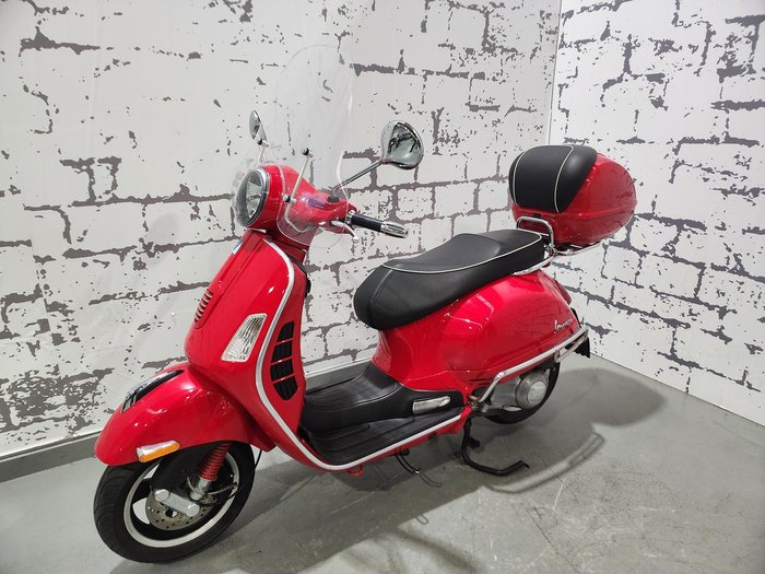 2009 Vespa GTS 300 Super GTS Red
