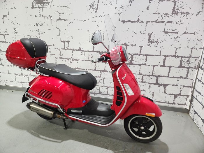 2009 Vespa GTS 300 Super GTS Red