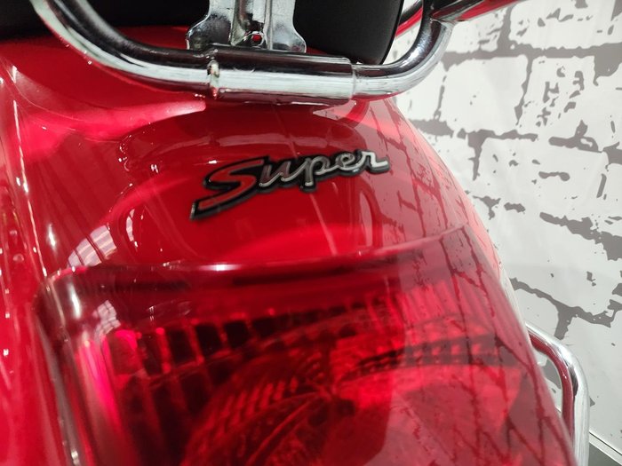 2009 Vespa GTS 300 Super GTS Red