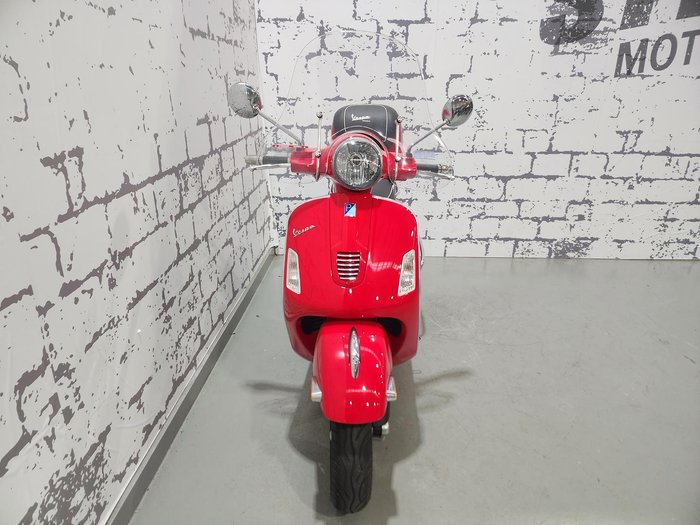2009 Vespa GTS 300 Super GTS Red