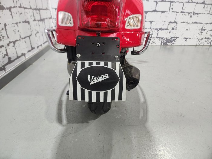 2009 Vespa GTS 300 Super GTS Red