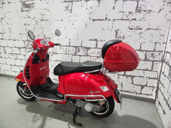 2009 Vespa GTS 300 Super GTS Red