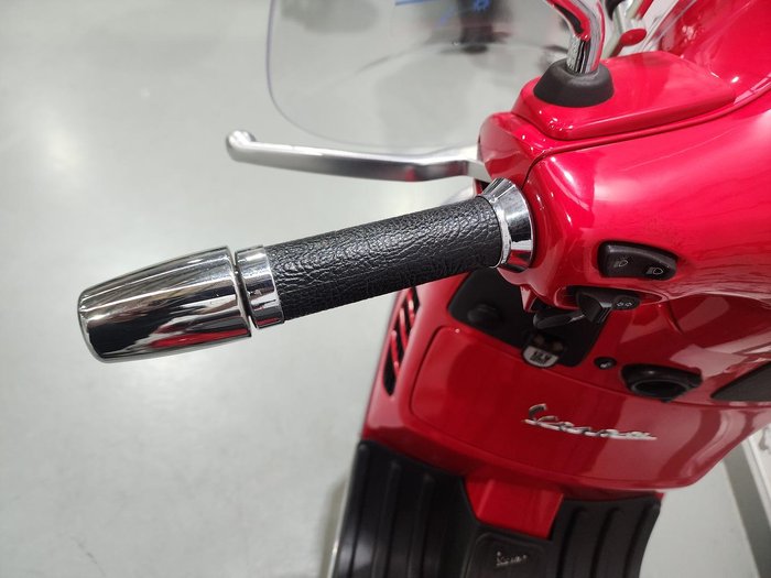 2009 Vespa GTS 300 Super GTS Red