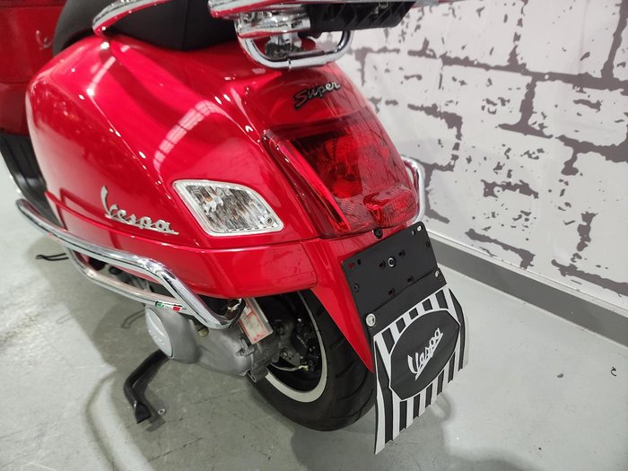 2009 Vespa GTS 300 Super GTS Red