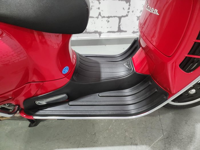 2009 Vespa GTS 300 Super GTS Red