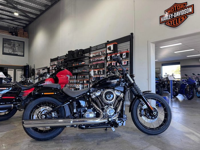 HARLEY-DAVIDSON STREET BOB 117 (FXBB) ROAD SOFTAIL