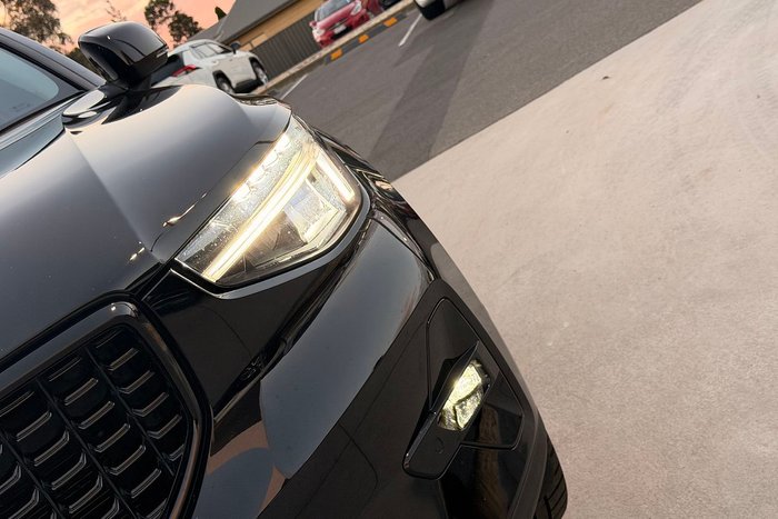 2022 Volvo XC40 Ultimate B5 Dark