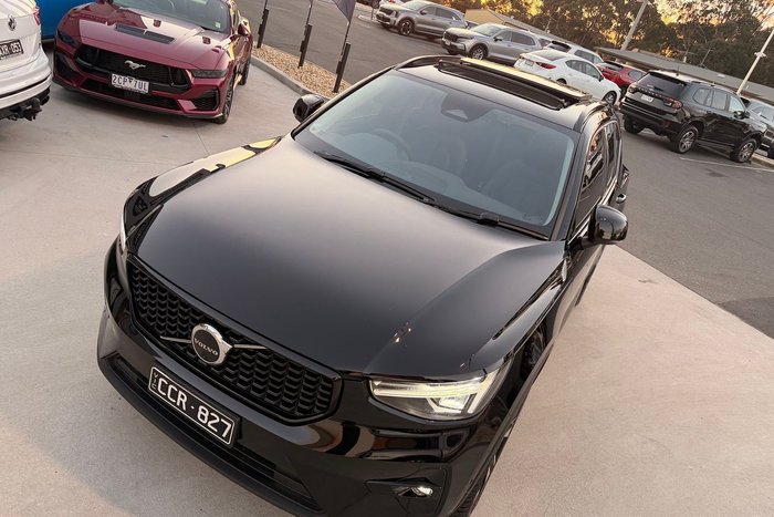 2022 Volvo XC40 Ultimate B5 Dark