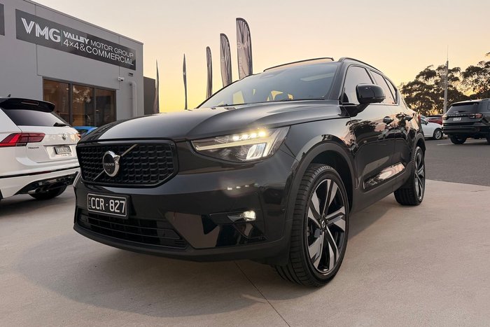 2022 Volvo XC40 Ultimate B5 Dark
