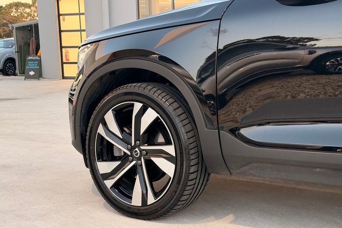 2022 Volvo XC40 Ultimate B5 Dark