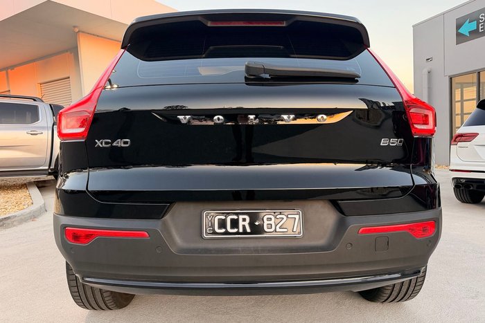 2022 Volvo XC40 Ultimate B5 Dark