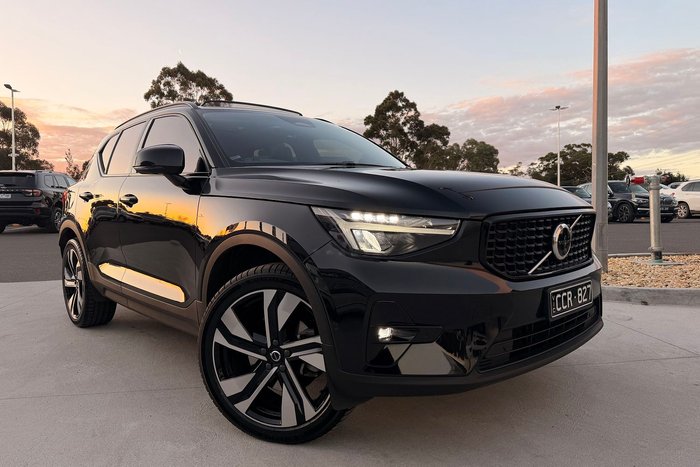 2022 Volvo XC40 Ultimate B5 Dark
