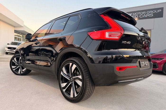 2022 Volvo XC40 Ultimate B5 Dark
