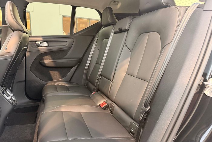 2022 Volvo XC40 Ultimate B5 Dark