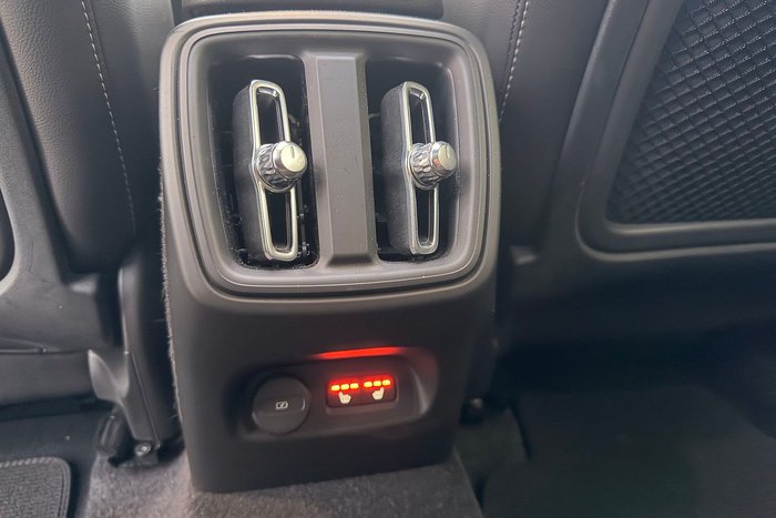 2022 Volvo XC40 Ultimate B5 Dark