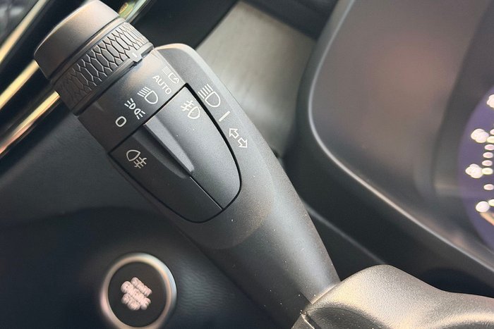 2022 Volvo XC40 Ultimate B5 Dark