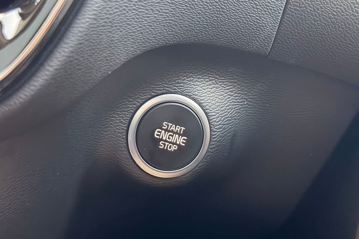 2022 Volvo XC40 Ultimate B5 Dark