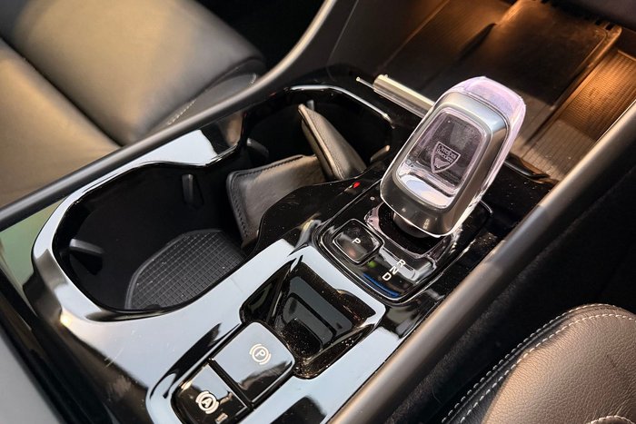 2022 Volvo XC40 Ultimate B5 Dark