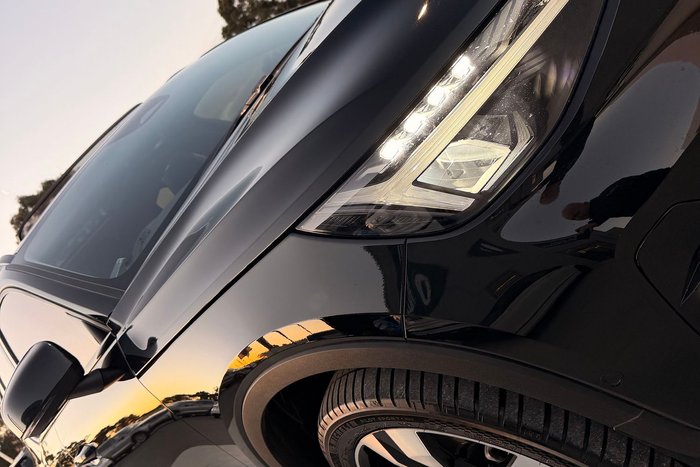 2022 Volvo XC40 Ultimate B5 Dark