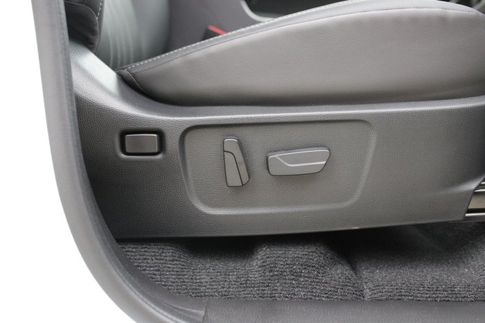 2025 Isuzu MU-X LS-T