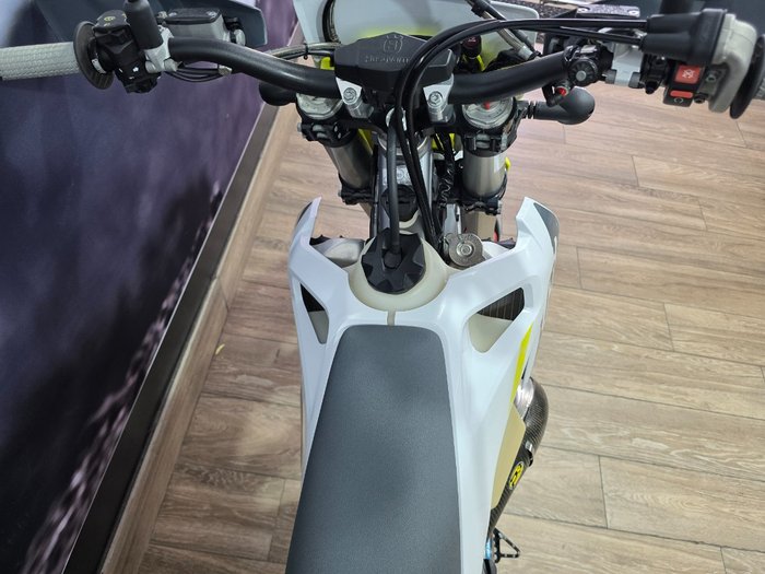 2022 HUSQVARNA TE250i WHITE